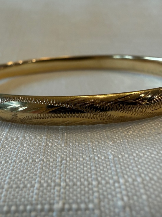 Jewelry - 14k Gold Snap Clasp Etched Bangle Bracelet